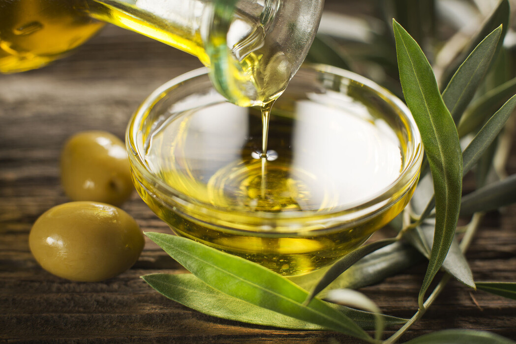 Olivenölester (Olive Oil Decyl Esters), ein Wirkstoff der LOMBAGINE Pflege